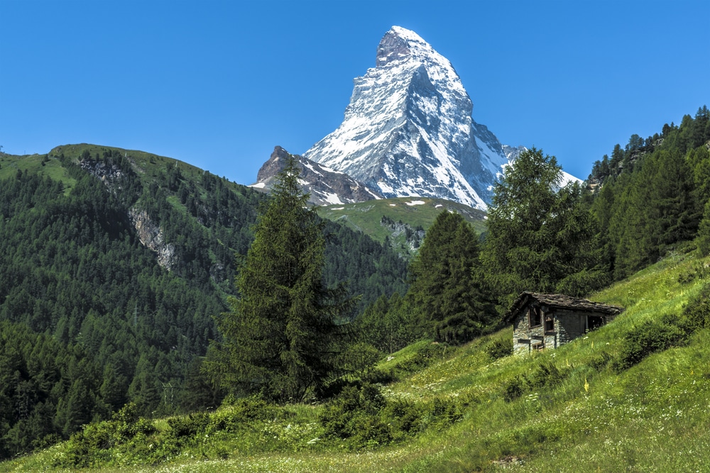 Das Matterhorn vom Dorf Zermatt in der Schweiz aus gesehen. Das Titelbild zur Folge 14 – Kauderwelsch und die Glut des Drachen