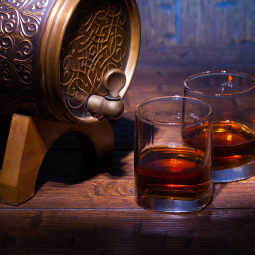 Die Herstellung von Alkohol kann man schon bis ins alte Mesopotamien vor rund 5.000 Jahren zurückverfolgen. Damals wurde zwar noch kein Whisky gebrannt, jedoch befand man sich auf den Vorstufen von Bier und Wein. Eine kurze Geschichte des Whiskys.