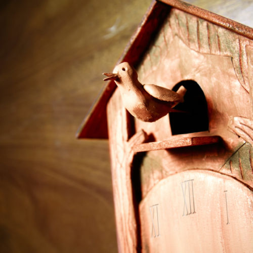 Mit Folge 52 servieren wir euch ein Schmankerl aus dem Schwarzwald. Was dabei thematisch nicht fehlen darf, hängt in vielen Wohnräumen an der Wand. Wir glauben, dass wir euch des Rätsels Lösung nicht verraten müssen, oder doch? Was zum Kuckuck!