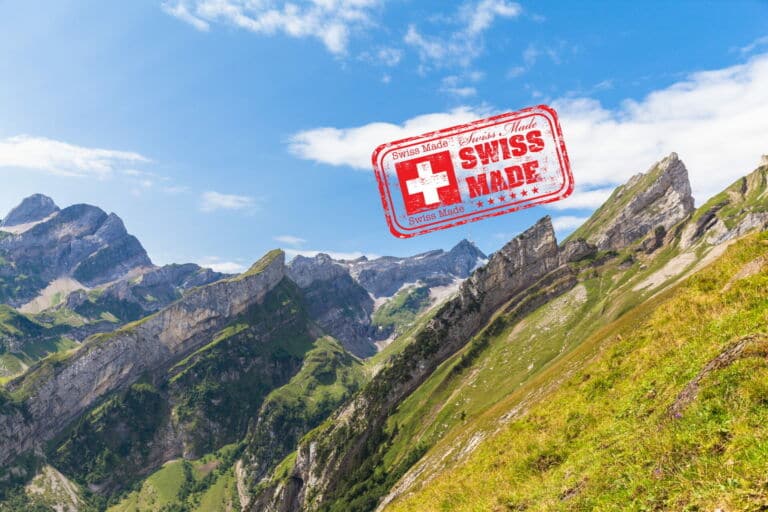 Blick auf Santis und Alpsteinmassiv in der Ostschweiz als Titelbild für Folge 59 - Made in Switzerland