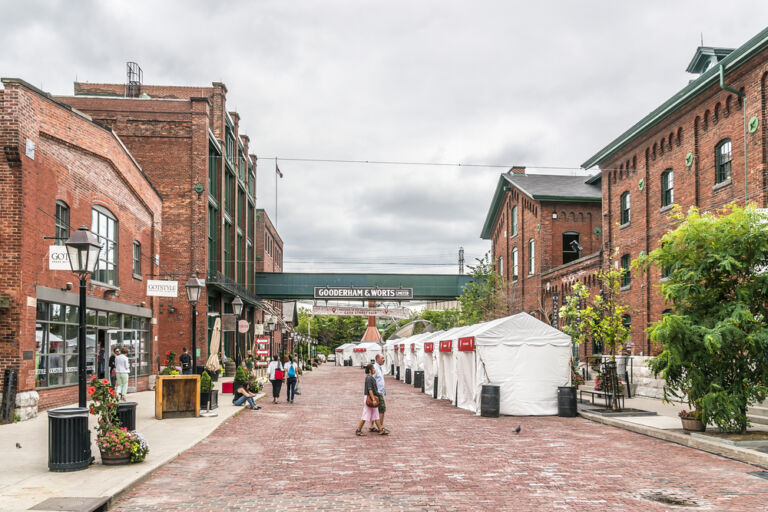 Der Distillery District in Toronto, Kanada als Titelbild zur Folge 109: Maple Madness – Neues von Stalk & Barrel