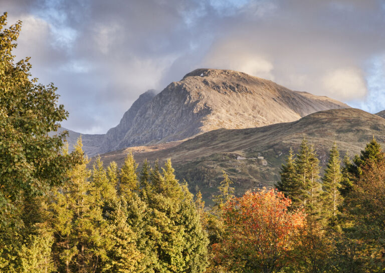 Ein Bild des Ben Nevis, dem höchsten Berg Schottlands und des gesamten Vereinigten Königreichs. Das Titelbild zur Folge 115 – Carn’s 1 mor sein