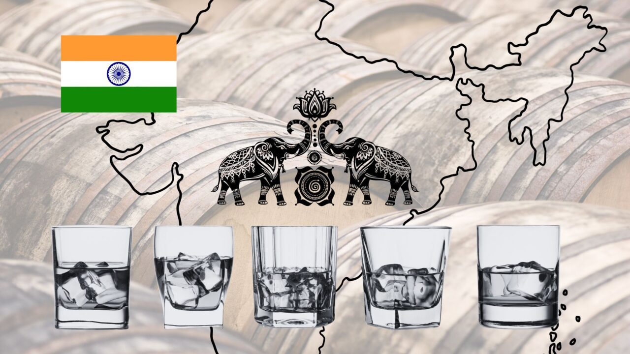 Titelbild zur Folge 121 – Grafik mit Indienkarte, indischer Flagge, zwei stilisierten Elefanten und fünf Whiskygläsern auf einem Hintergrund aus Holzfässern – Sinnbild für indischen Whisky und seine kulturellen Wurzeln.